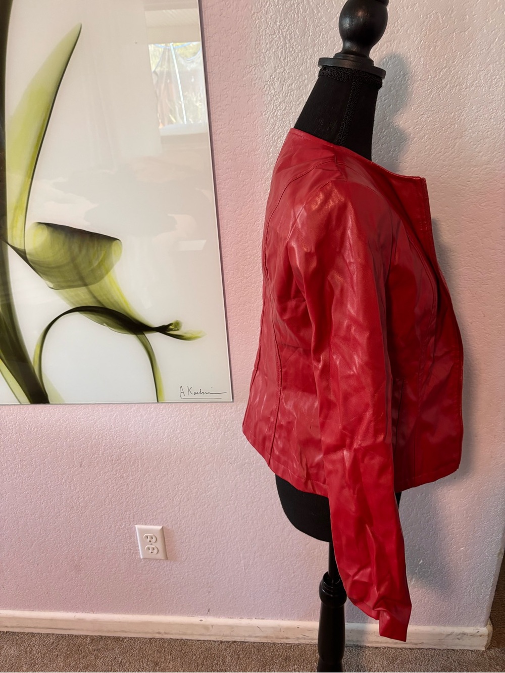 Red jacket size medium - Picture 2 of 5